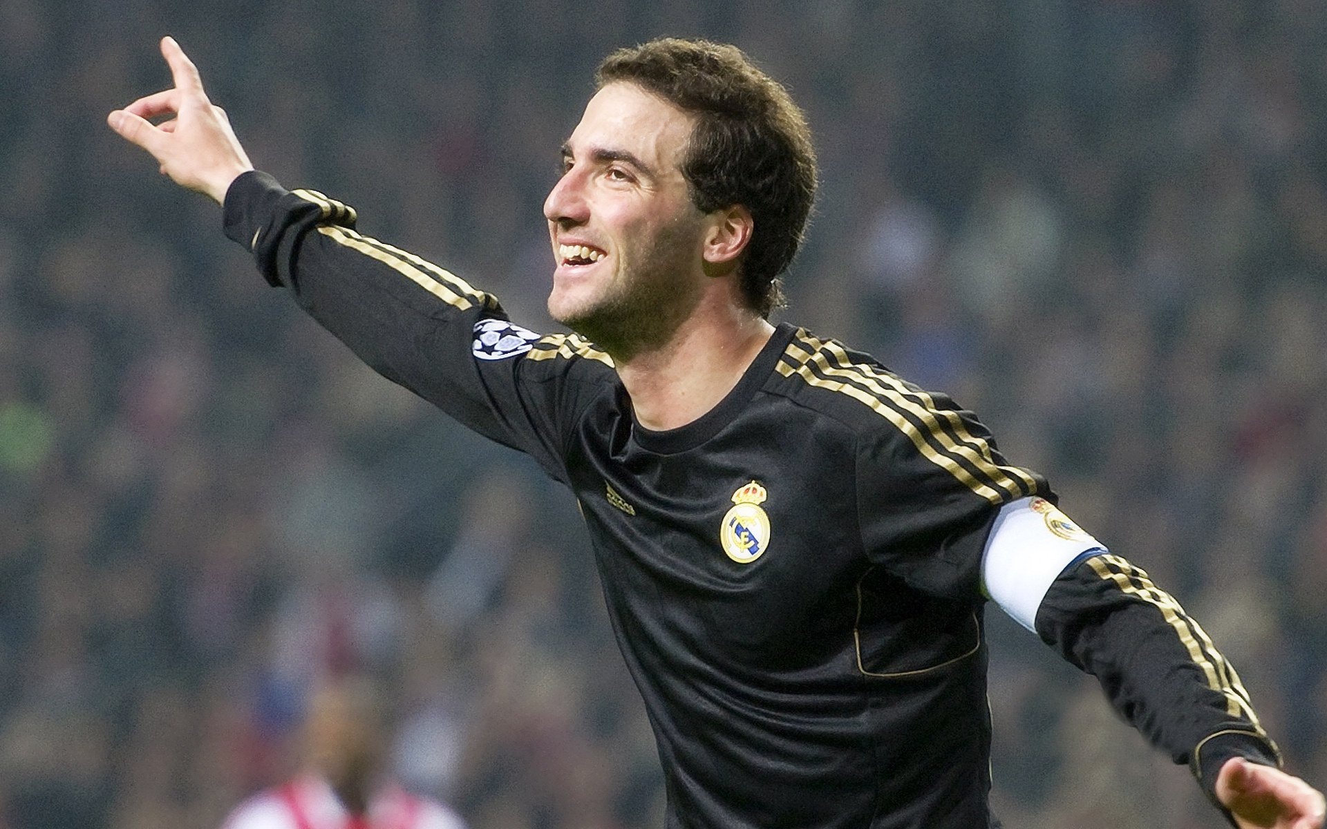 开云官网APP下载-曼城中场活力不足需在冬窗引年轻球员补充，曼城的中场